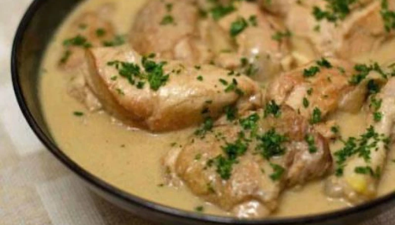 Poulet à la crème et aux champignons