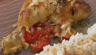 Poulet à la moutarde, tomates + oignon