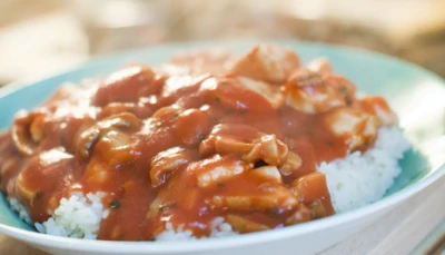 Poulet à la tomate et riz