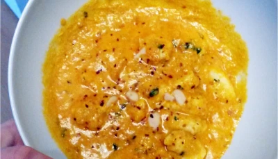 Poulet au curry, amande et basilic