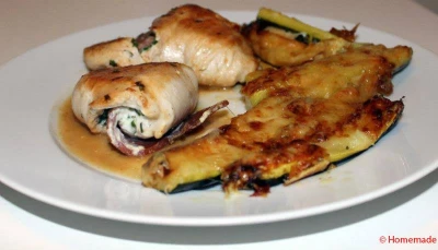 Poulet au jambon de Parme & courgettes gratinées.