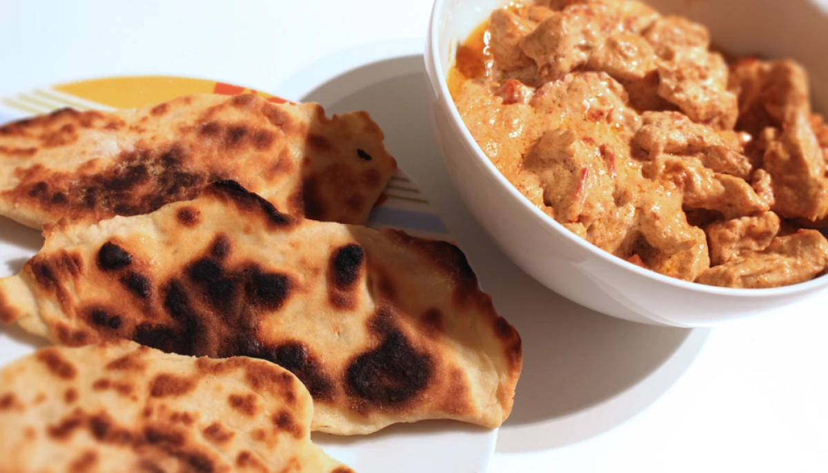 Poulet au poivron rouge et cheese naans