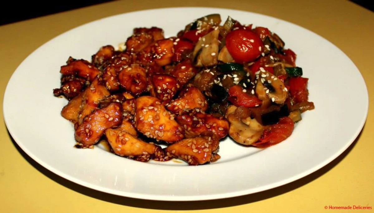 Poulet caramélisé au sésame & légumes sauce soja