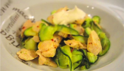 Poulet et ses tagliatelles de courgettes au pesto