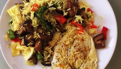 Poulet, riz, légumes et curry