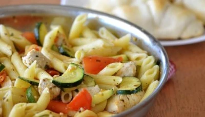 Poulet tomates cerises/courgettes avec pennes