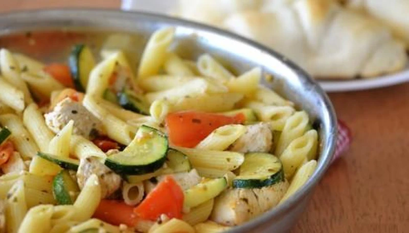 Poulet tomates cerises/courgettes avec pennes