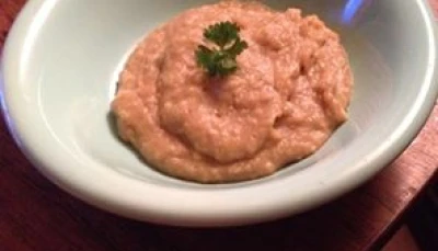 Purée de pommes de terre, aubergines et tomates.