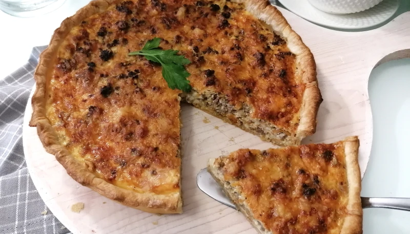 Quiche à la viande hachée et fromage