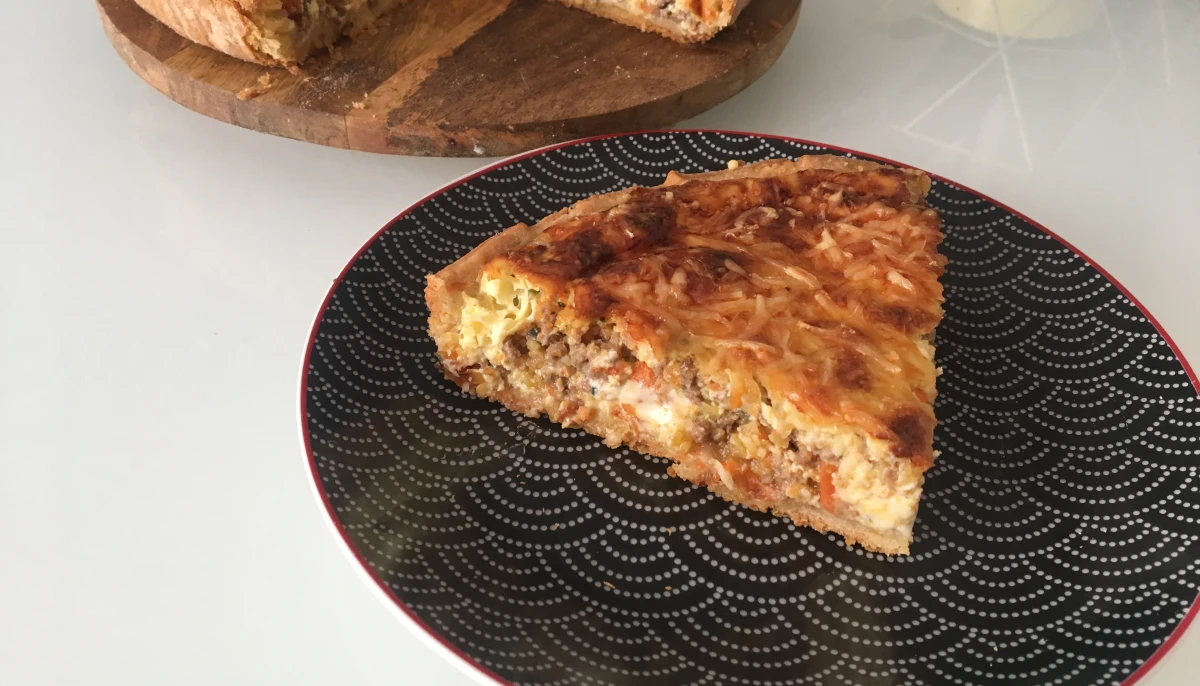 Quiche aux légumes et à la viande hachée