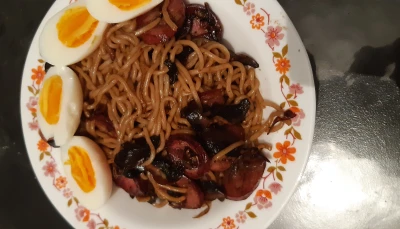 Ramen sauté à la saucisse de Montbéliard