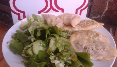 Ravioles aux légumes et salade