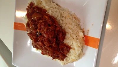 Riz au thon, poivron, oignon.