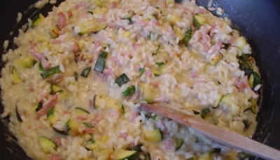 Riz aux lardons, chèvre frais et courgette :)
