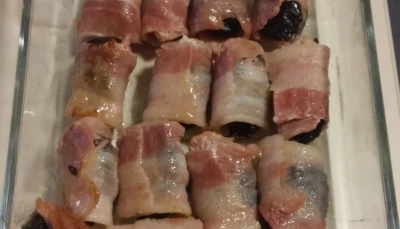 Roulés de pruneaux et bacon