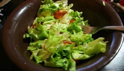 Salade au chèvre chaud et au miel