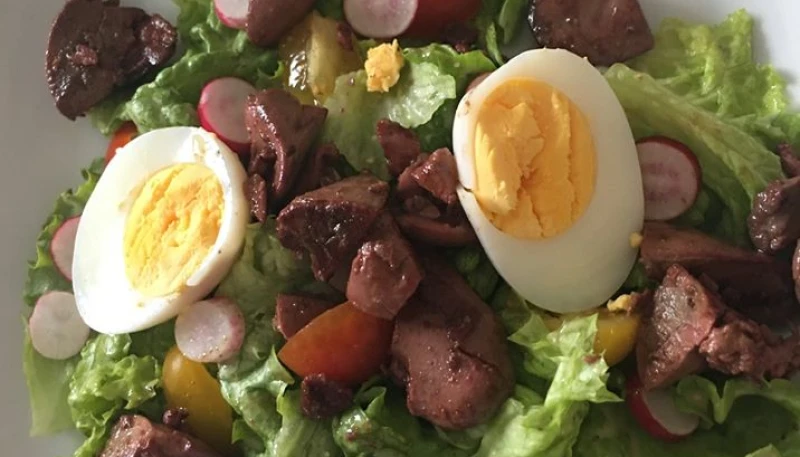 Salade aux foies de volaille