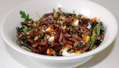 Salade aux lardons grillés & oeufs mollets