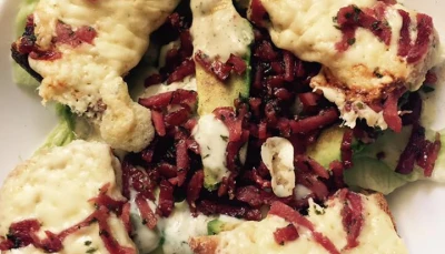 Salade,Avocats,Tartine pain gris gouda lardon