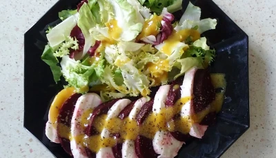 Salade betterave et mozzarella sauce moutarde miel