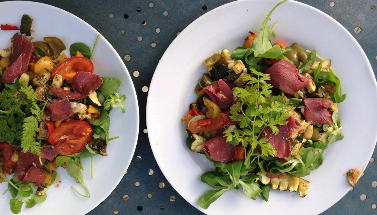 Salade d'été aux légumes du soleil