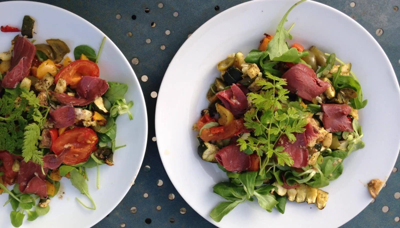 Salade d'été aux légumes du soleil