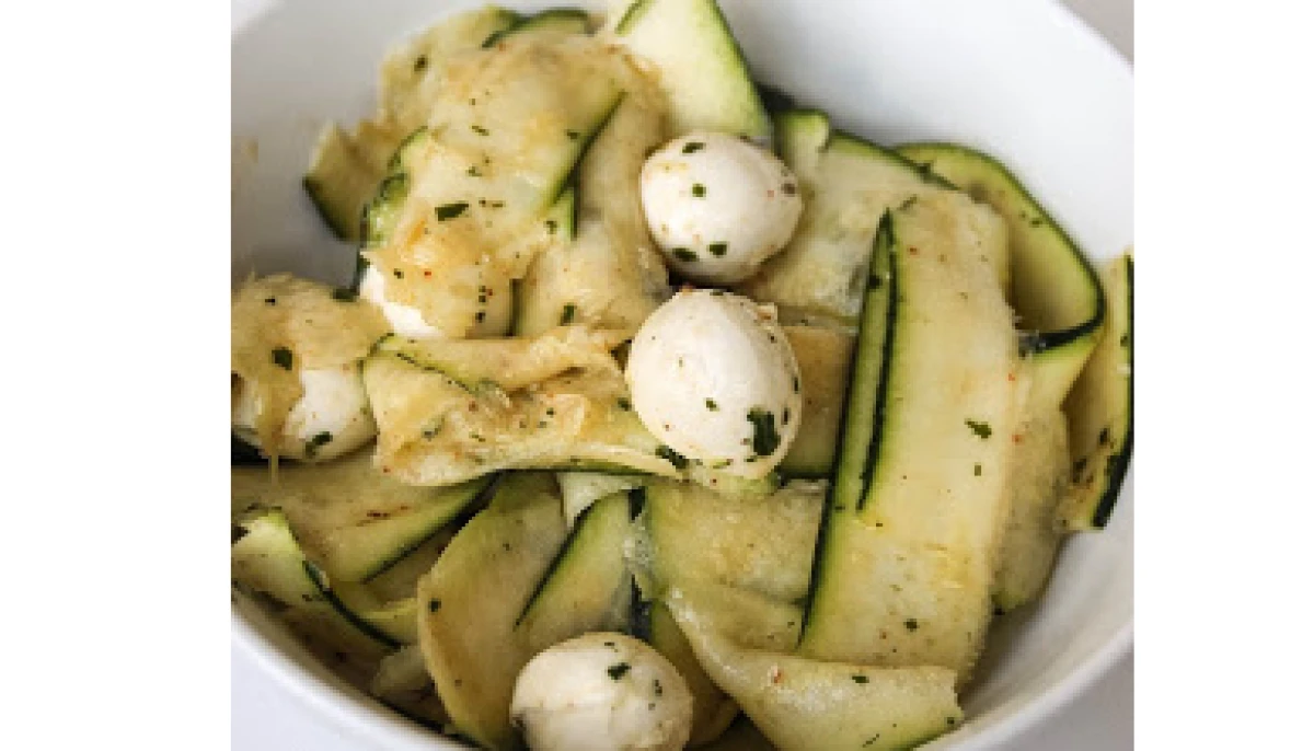 Salade de courgettes crues et mozzarella