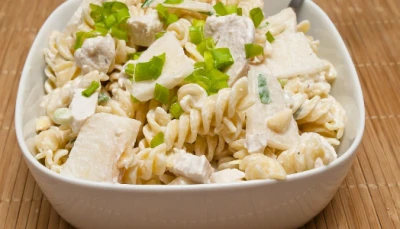 Salade de farfalle au poulet gruyère et curry