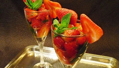 Salade de fraises à la menthe et au piment