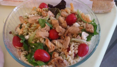 Salade de pâtes multicolore