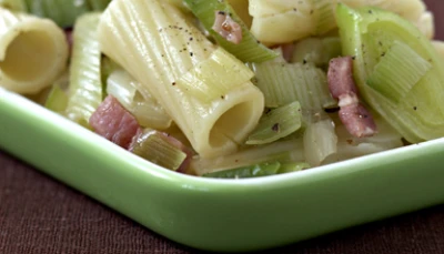 Salade de pâtes, poireau et lardons