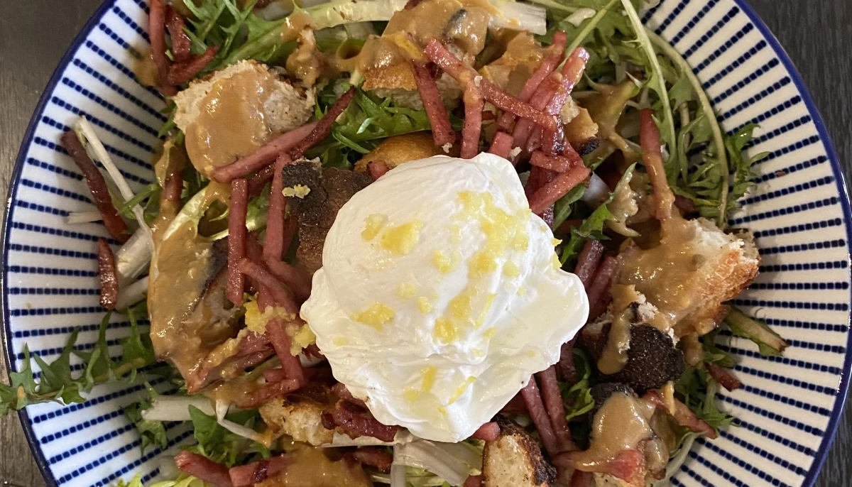 Salade de pissenlits et son œuf poché