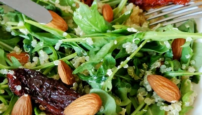 Salade de quinoa et tomates séchées