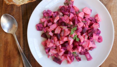 Salade froide patates, betteraves et oeufs