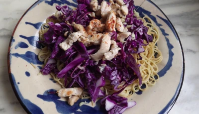 Salade thaï de chou et poulet