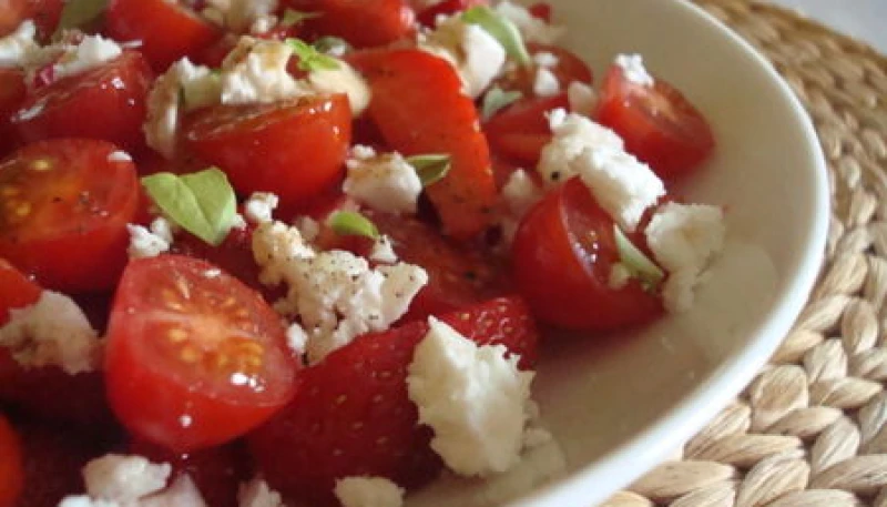 Salade tomates, basilic et mozzarella