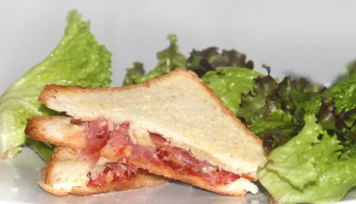 Sandwich au tartare et jambon cru