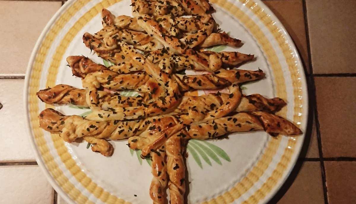 Sapin apéritif au caviar d'aubergines