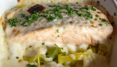 Saumon sur lit de poireaux