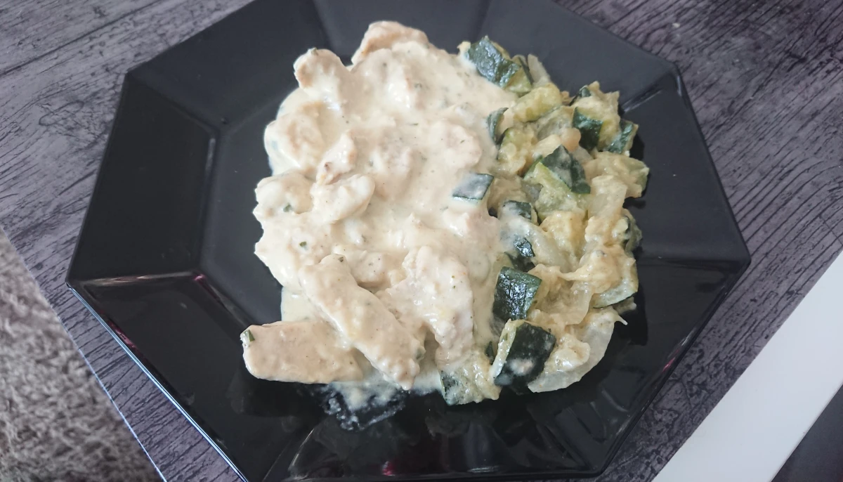 Sauté de porc au curry et courgettes à la crème