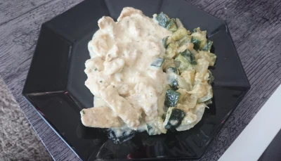 Sauté de porc au curry et courgettes à la crème