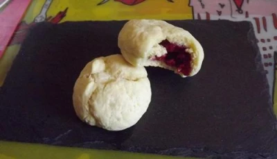 Scones au chocolat blanc, framboise et eau de fleu