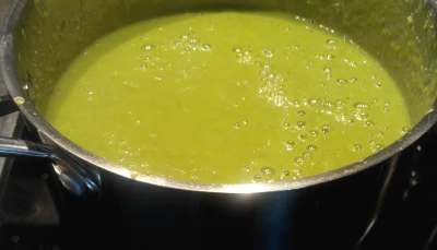 Soupe de petits pois aux petits suisses