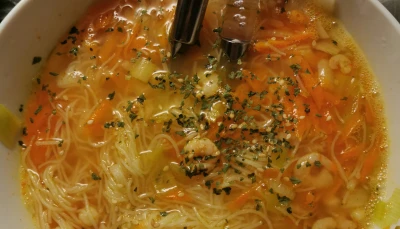 Soupe orientale aux crevettes