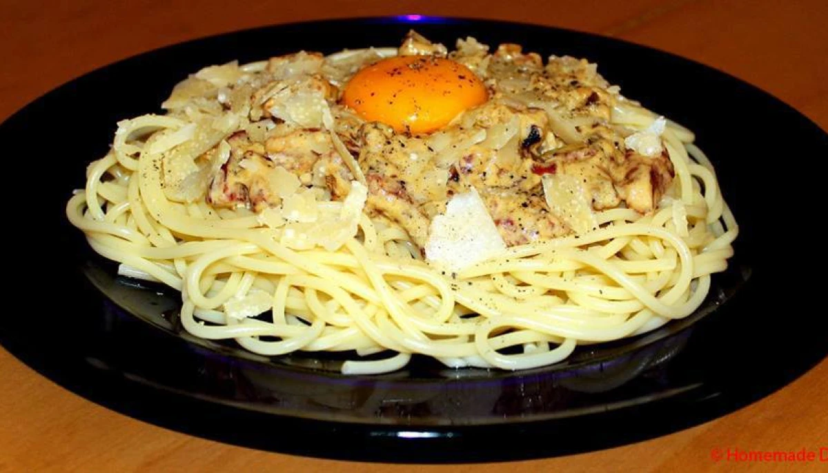 Spaghetti à la carbonara & copeaux de parmesan