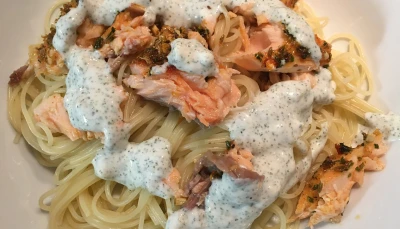 Spaghettis au saumon en croûte d'épices