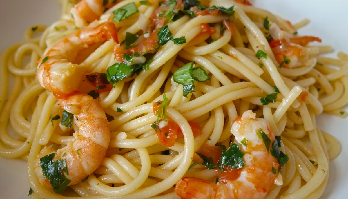 Spaghettis aux crevettes & à l'ail