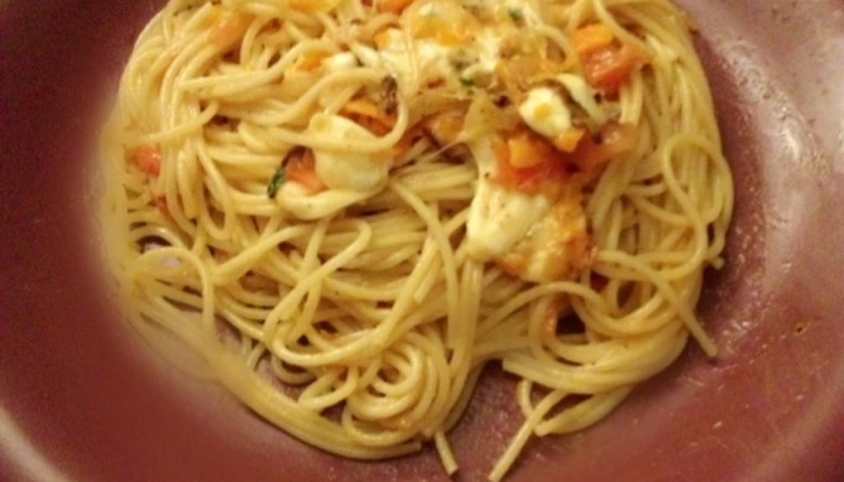 Spaghettis carotte, tomate, mozza