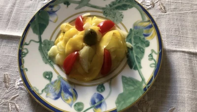 Tagliatelles de concombre et mangue en salade