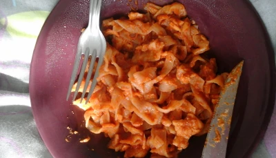 Tagliatelles (de konjac) saumon fumé/sauce tomate